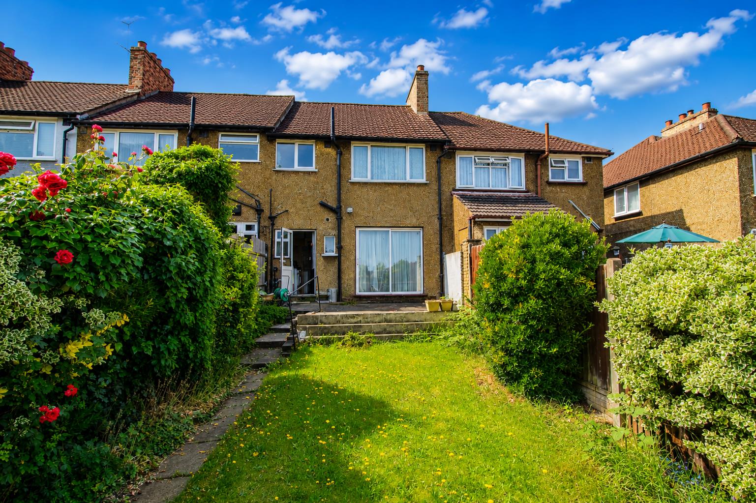3 bed property in Stanley Square, Carshalton
